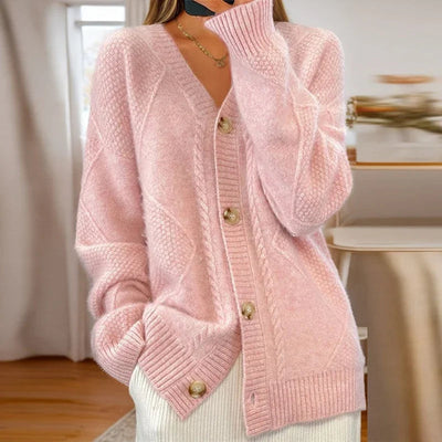 MAY | CABLE-KNIT CARDIGAN WITH TIMELESS ELEGANCE